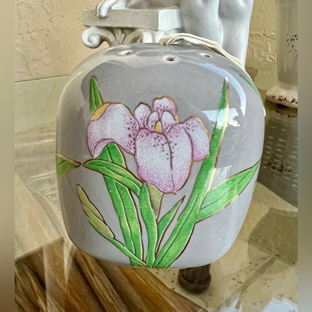 Vintage Asian Flowers WBI Chinese Shaker